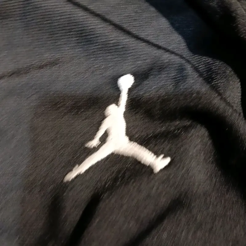 Polerón con capucha negro Jordan logo bordado - 4
