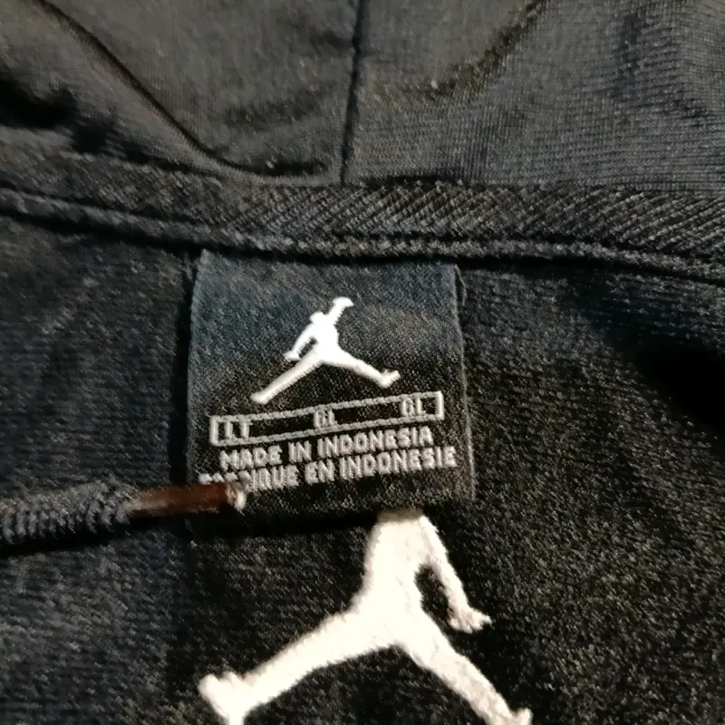 Polerón con capucha negro Jordan logo bordado - 5