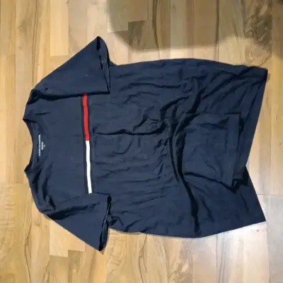 Polera Tommy Hilfiger azul con diseño de rayas - miniatura 2