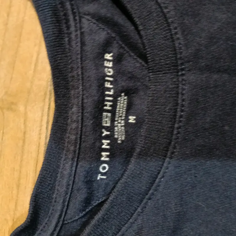 Polera Tommy Hilfiger azul con diseño de rayas - 4