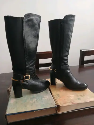 Botas de cuero negras con tacón alto - miniatura 1