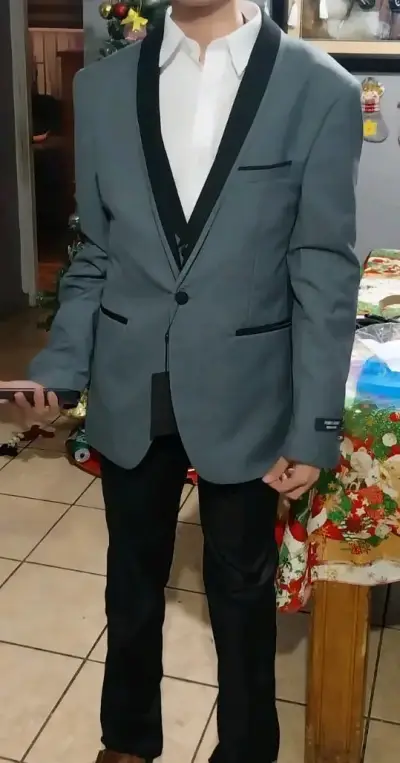 Traje de hombre gris con chaleco incluido - miniatura 1