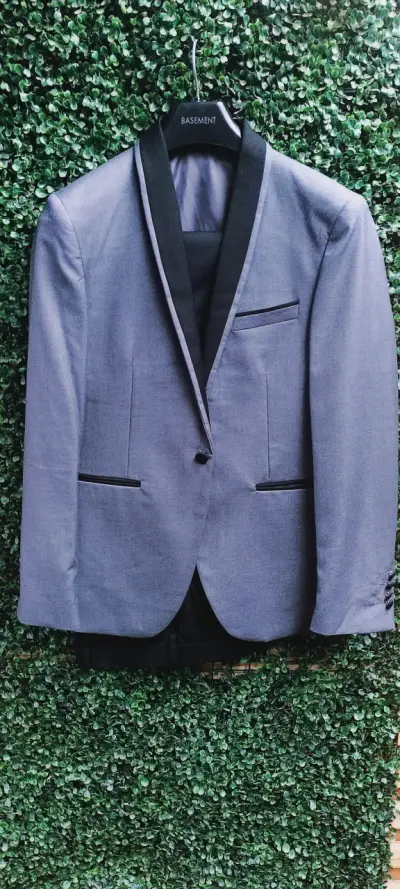 Traje de hombre gris con chaleco incluido - miniatura 2