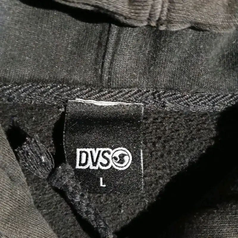Polerón negro con capucha DVS - 5