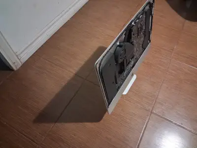 iMac sin pantalla para repuestos o reparación - miniatura 2
