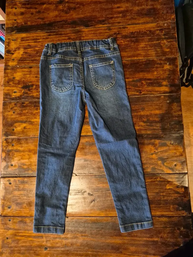 Jeans de mezclilla para niños en buen estado - 2