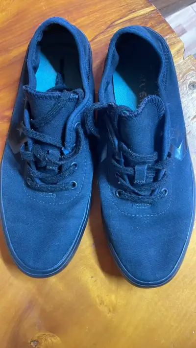 Zapatillas negras Converse casuales - miniatura 1