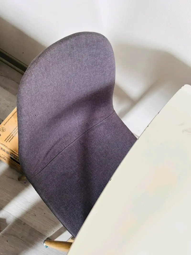 Juego de comedor moderno con sillas grises - 2