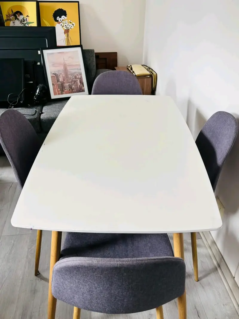 Juego de comedor moderno con sillas grises - 4