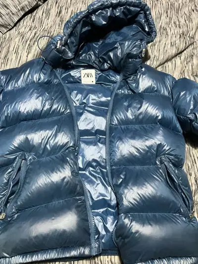 Chaqueta acolchada azul con capucha Zara - miniatura 2