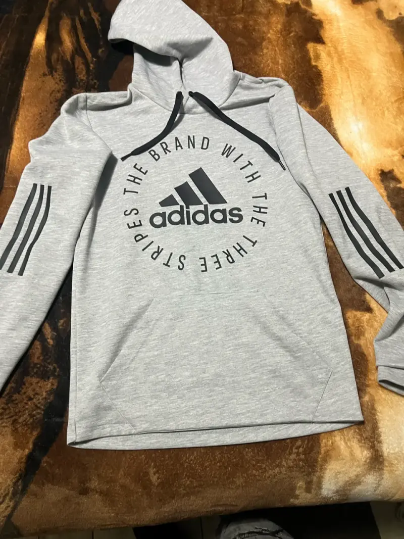 Polerón con capucha gris Adidas para hombre - 1