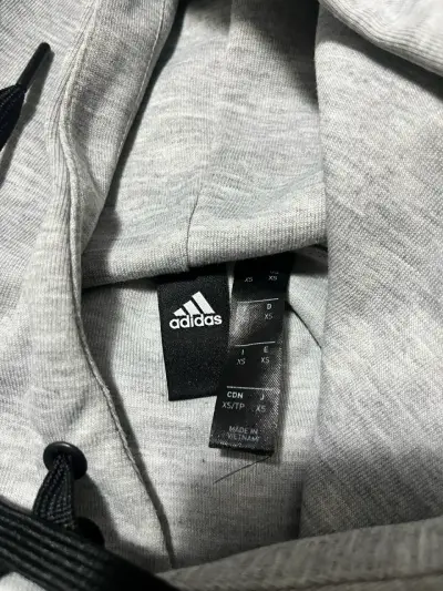 Polerón con capucha gris Adidas para hombre - miniatura 3