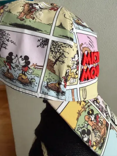 Gorra de Mickey Mouse con diseño de cómic - miniatura 1