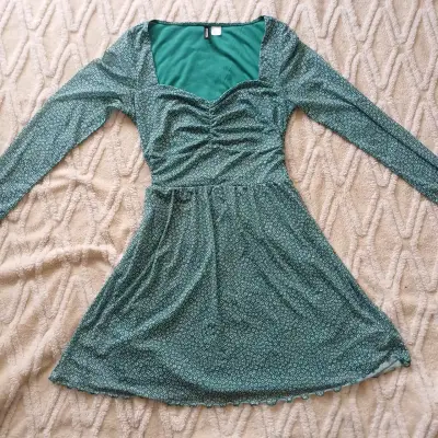 Vestido verde floral con mangas largas - miniatura 2