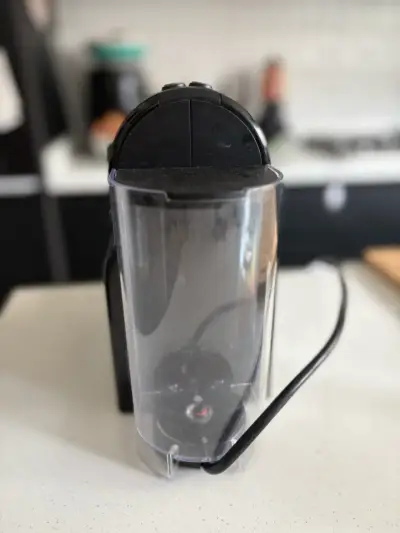 Cafetera Nespresso  Inissia Negra - miniatura 3