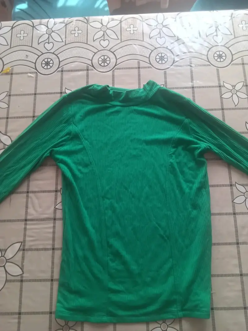 Se venden poleras y blusas rayadas y estampadas - 4
