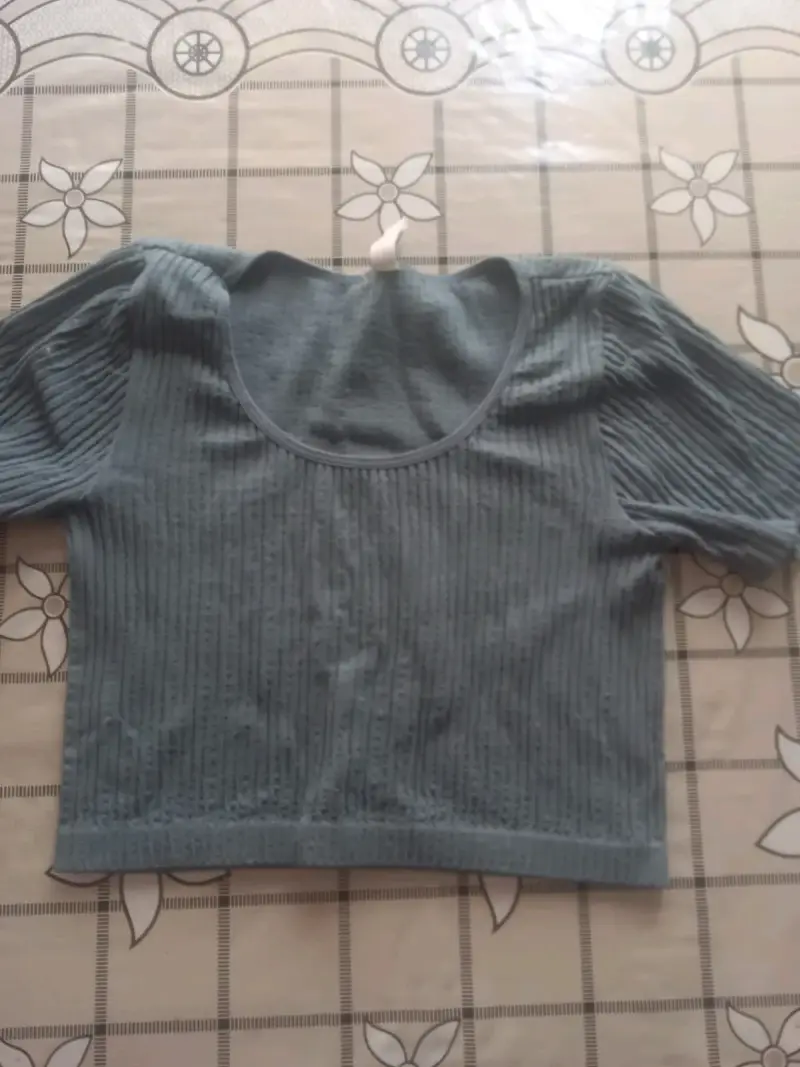 Se venden poleras y blusas rayadas y estampadas - 5