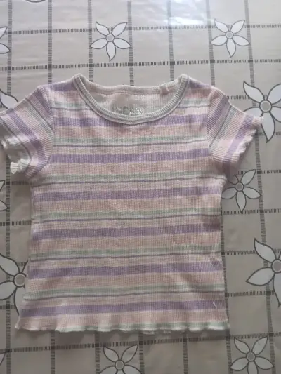 Se venden poleras y blusas rayadas y estampadas - miniatura 6