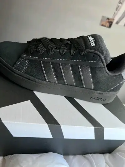 Zapatillas negras Adidas Grand Court Alpha 00s - miniatura 1