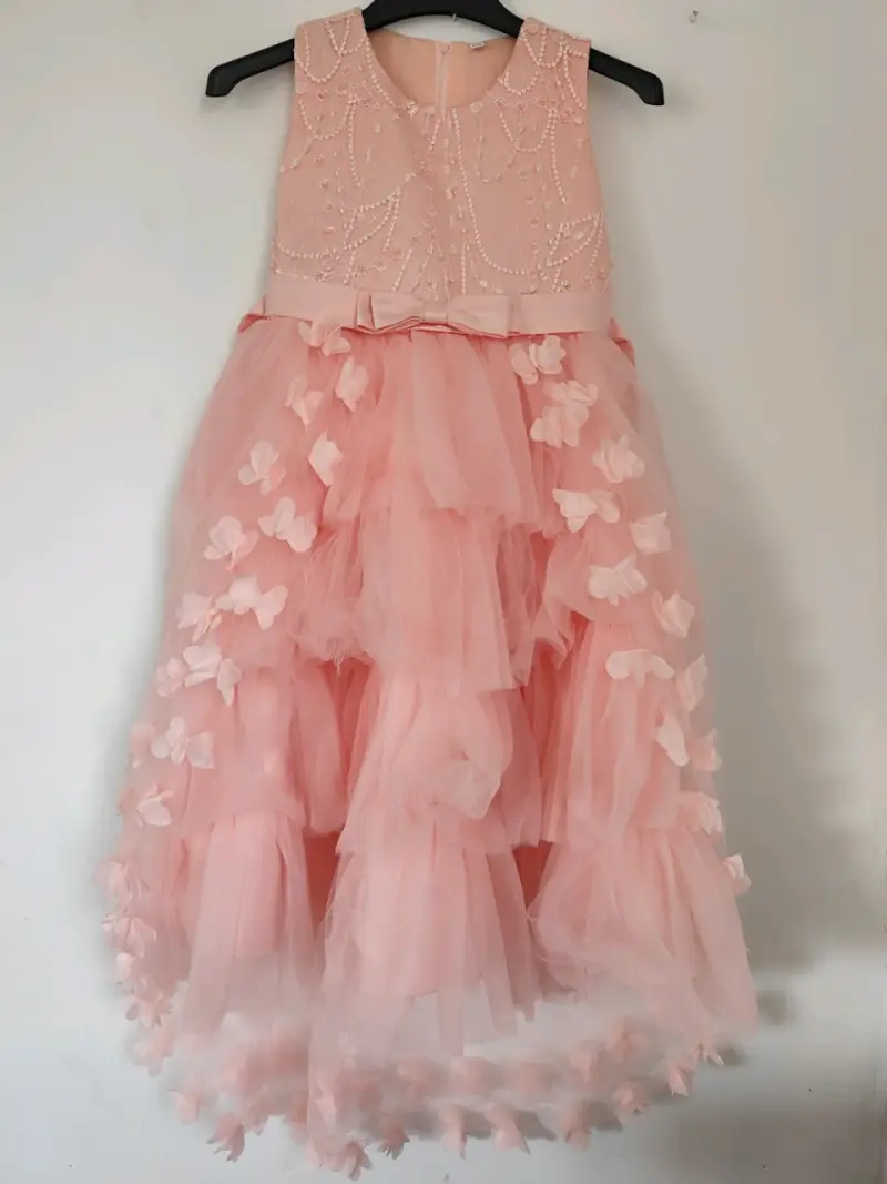 Vestido de fiesta infantil rosa con detalles florales - 2