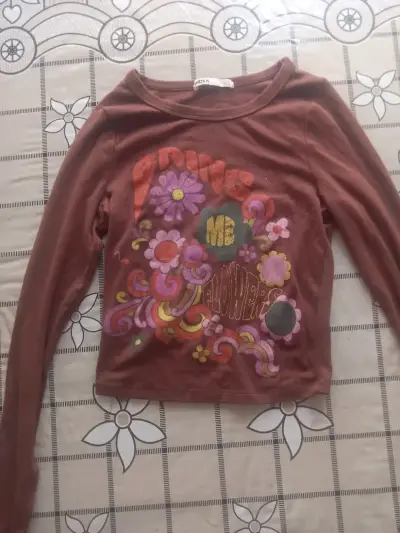 Se venden poleras manga larga con estampado flora - miniatura 1