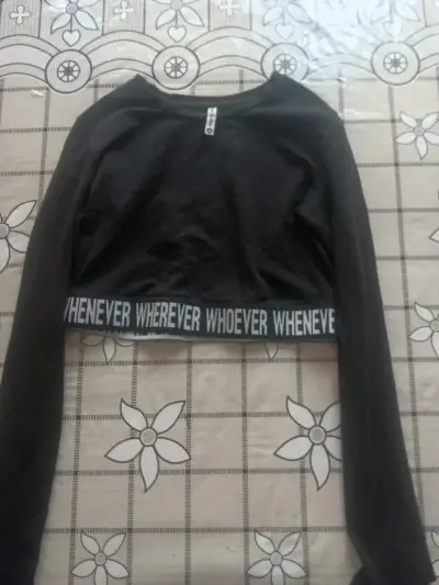 Se venden poleras manga larga con estampado flora - miniatura 2