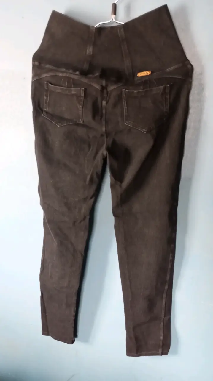 Jeans negros ajustados de tiro alto para mujer - 4