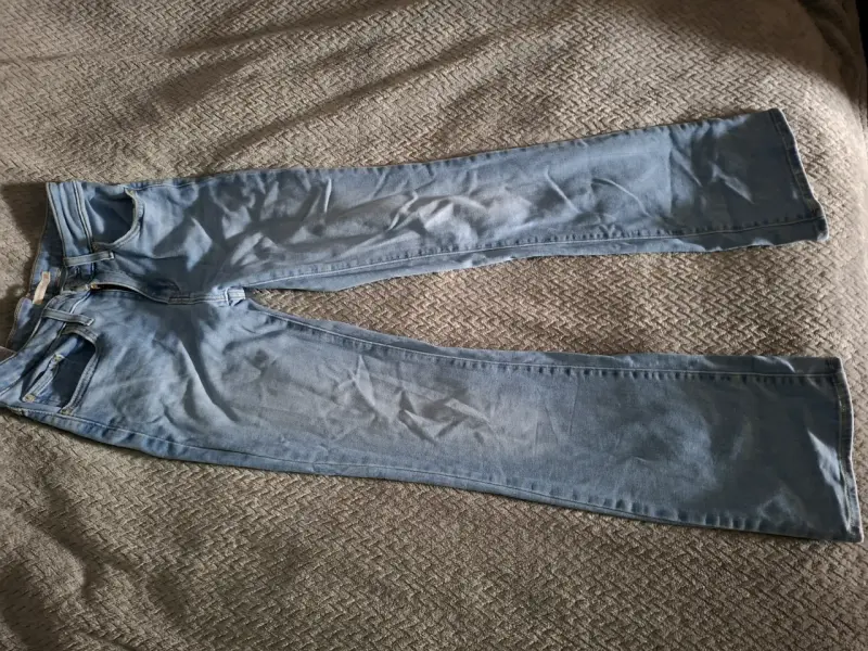 Jeans Levi's 527 corte recto azul claro