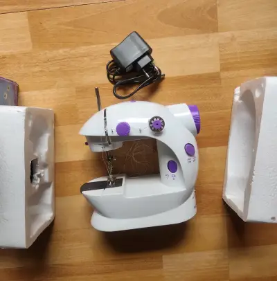 Máquina de Coser Mini Portátil SM-202A - miniatura 1