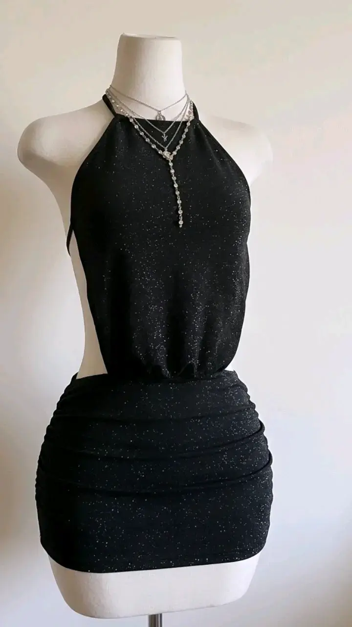 Vestido corto negro con brillo para fiesta - 1