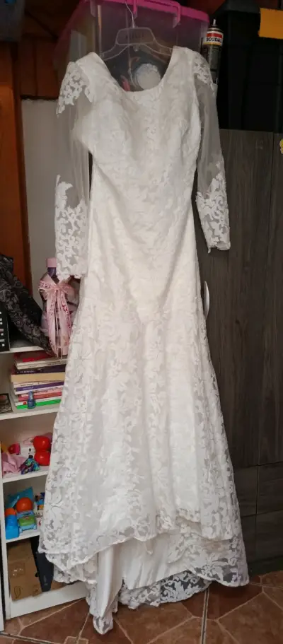 Vestido de novia blanco con encaje - miniatura 2