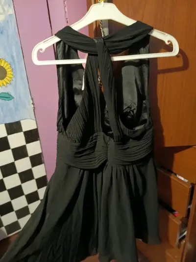 Vestido negro elegante - miniatura 3