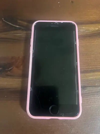 iPhone SE 2020 negro con funda rosada - miniatura 4