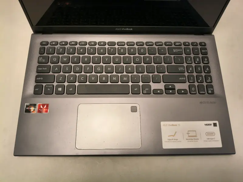 Laptop ASUS VivoBook 15 con AMD Ryzen - 2