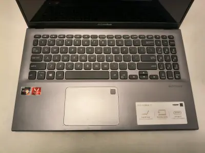 Laptop ASUS VivoBook 15 con AMD Ryzen - miniatura 2
