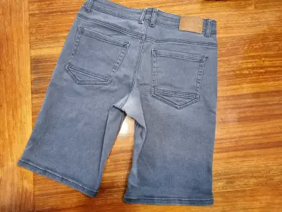 Bermudas de mezclilla gris No Boundaries talla 44 - miniatura 3