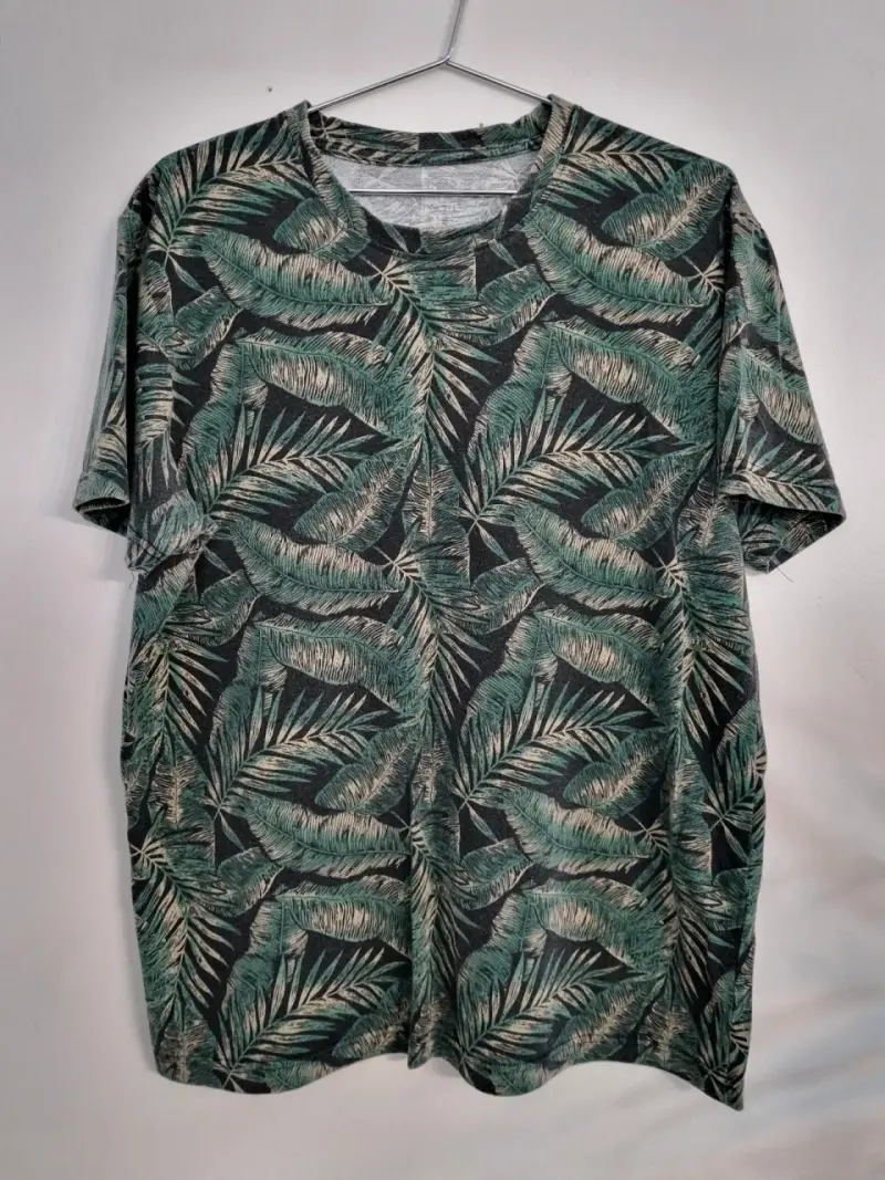 Polera estampada de hojas tropicales - 1