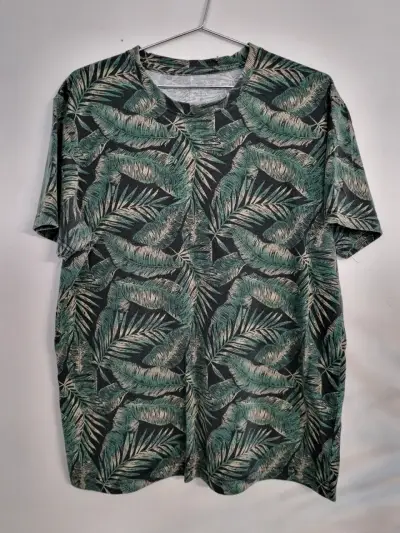 Polera estampada de hojas tropicales - miniatura 1