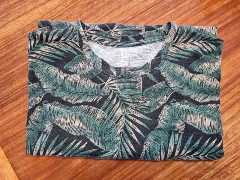 Polera estampada de hojas tropicales - 2