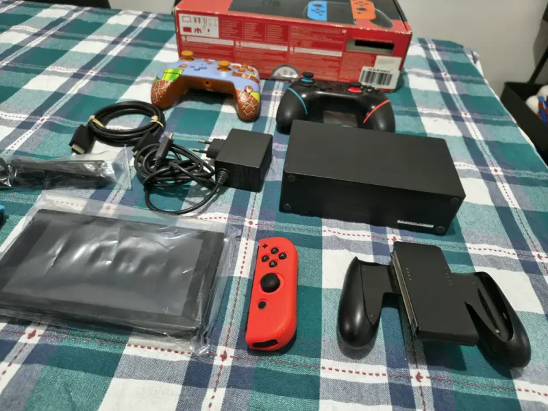 Consola Nintendo Switch con accesorios y juego Super Mario Party - 2