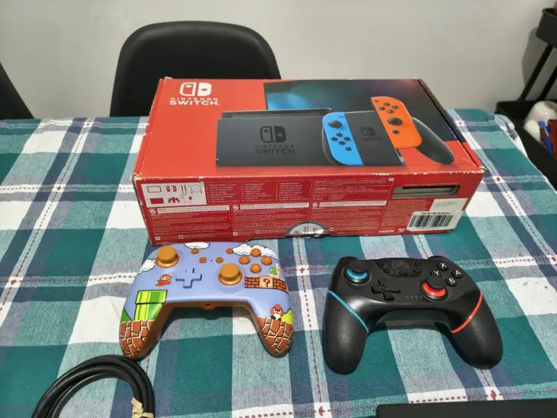 Consola Nintendo Switch con accesorios y juego Super Mario Party - 3