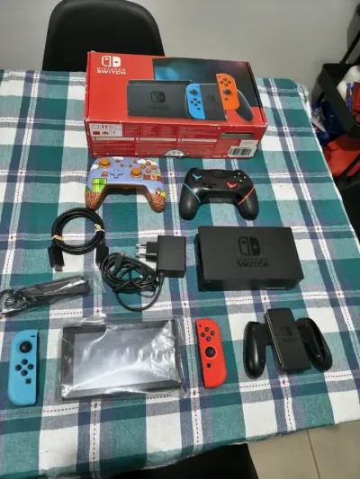 Consola Nintendo Switch con accesorios y juego Super Mario Party - miniatura 4
