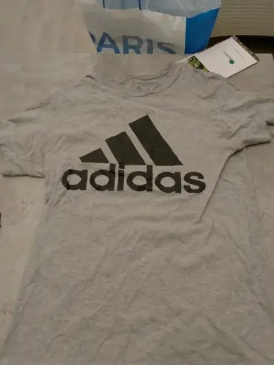 poleras Adidas y otras marcas - miniatura 1