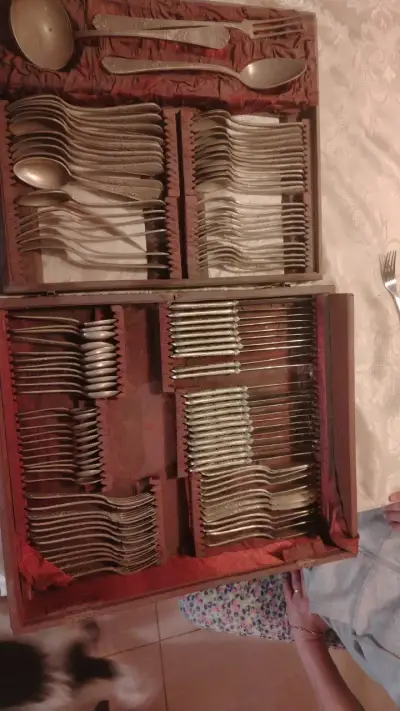 Juego de cubiertos antiguos en estuche - miniatura 1