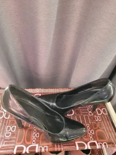 Zapatos de tacón alto negros elegantes - miniatura 5