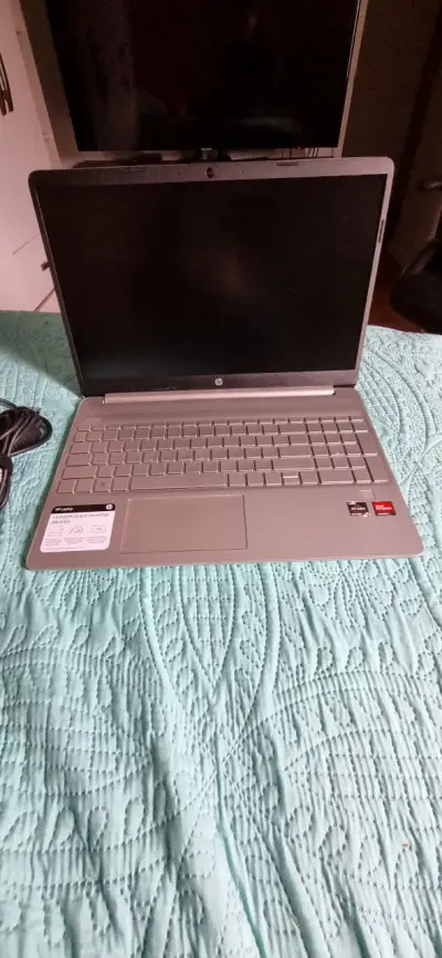 Notebook HP con 475 GB de almacenamiento - miniatura 2
