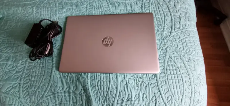 Notebook HP con 475 GB de almacenamiento - 3