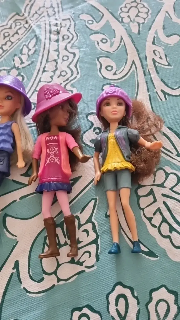Muñecas de moda con sombreros y botas - 3
