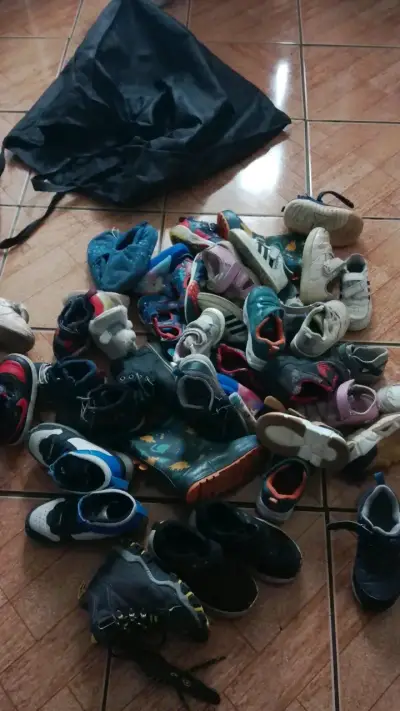 Lote de zapatillas y zapatos infantiles mixtos - miniatura 1