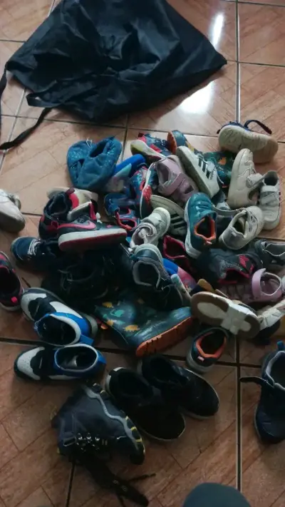 Lote de zapatillas y zapatos infantiles mixtos - miniatura 2